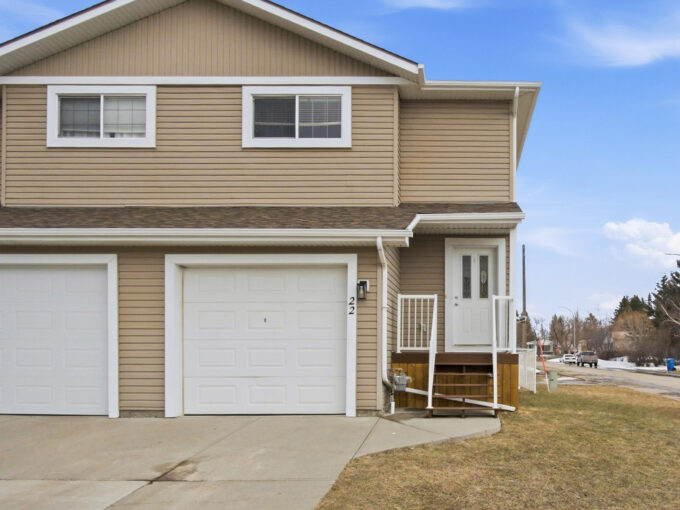 Welcome to this well-maintained 3-bedroom, 3-bathroom home situated on a desirable corner lot, offering added privacy and a fully fenced backyard complete with low-maintenance composite decking—perfect for relaxing or entertaining. The main level features a functional and inviting layout with a bright kitchen equipped with fridge, stove, microwave, dishwasher, and a generously sized pantry. The adjoining living and dining area provides a comfortable space for everyday living, complemented by a convenient 2-piece powder room. Upstairs, you’ll find a spacious primary bedroom with its own 4-piece ensuite and closet, along with two additional well-sized bedrooms, a full 4-piece bathroom, and a dedicated laundry area for added convenience. The unfinished basement offers endless potential—ready for your personal touch, whether you envision a rec room, home gym, or additional living space. Complete with a single attached garage, this home is ideal for families, first-time buyers, or investors looking for a great opportunity in a sought-after location